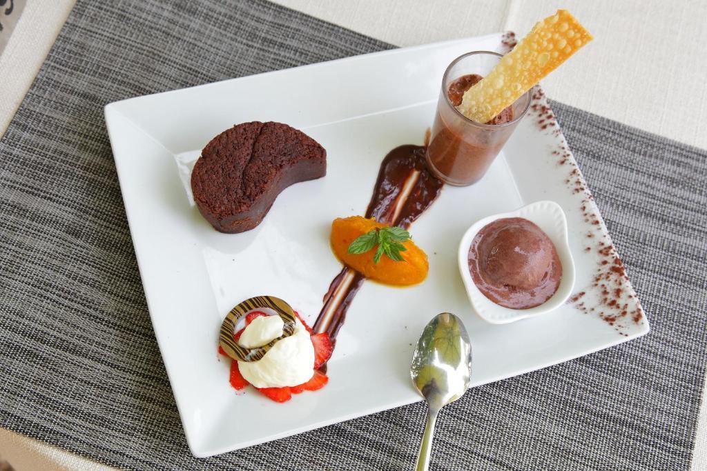 Logis Hotel & Spa Dejeunez Sous L'Arbre Русе Экстерьер фото